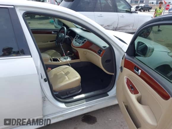 2012 Hyundai Genesis 3.8L с VIN KMHGC4DD9CU202242, выставлен на аукционе IAAI как лот 43161512 с пробегом 160 716 миль миль и . История ставок и продаж доступна на DreamBid. Изображение 5.
