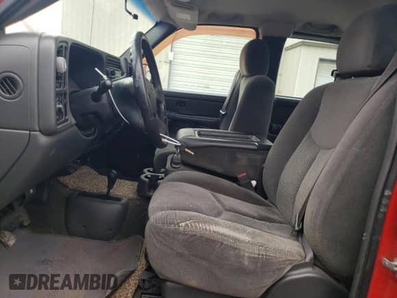 2005 Chevrolet Silverado 1500 Work Truck with VIN 1GCEK19V75Z103150, listed as a Copart auction lot 70221785 with 262,170 mi miles and Salvage title. Bid and sale history available at DreamBid. Image 7.