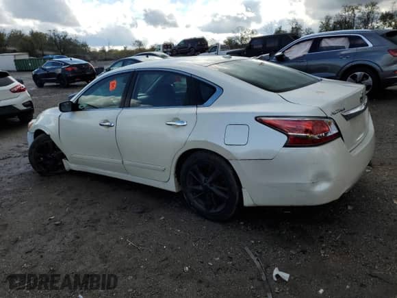 2015 Nissan Altima 2.5 z VIN 1N4AL3AP1FC175041, wystawiony jako Copart lot #90918885 z przebiegiem 245 329 mil mil oraz Czysty tytuł • Clean title. Historia ofert i sprzedaży dostępna na DreamBid. Obrazek 2.