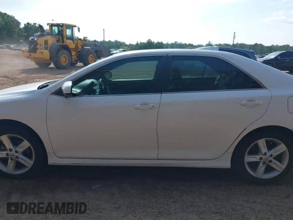 2013 Toyota Camry L with VIN 4T1BF1FK7DU674114, listed as a IAAI auction lot 43068424 with 392,225 mi miles and . Bid and sale history available at DreamBid. Image 14.