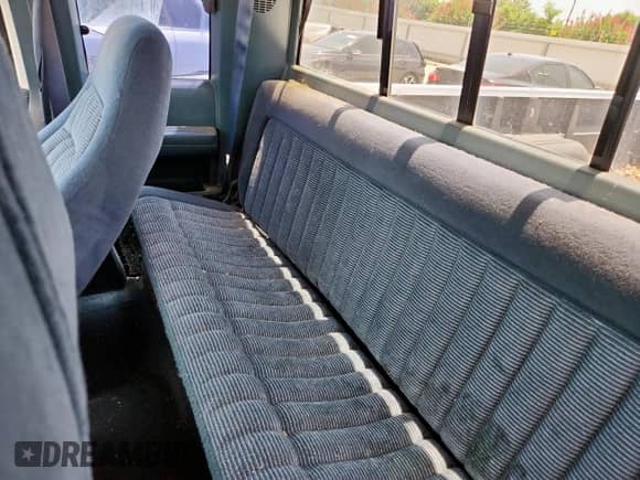 1994 Chevrolet Silverado 2500 с VIN 1GCGC29F0RE183909, выставлен на аукционе Copart как лот 65162455 с пробегом 134 676 миль миль и Чистый • Clean title. История ставок и продаж доступна на DreamBid. Изображение 10.
