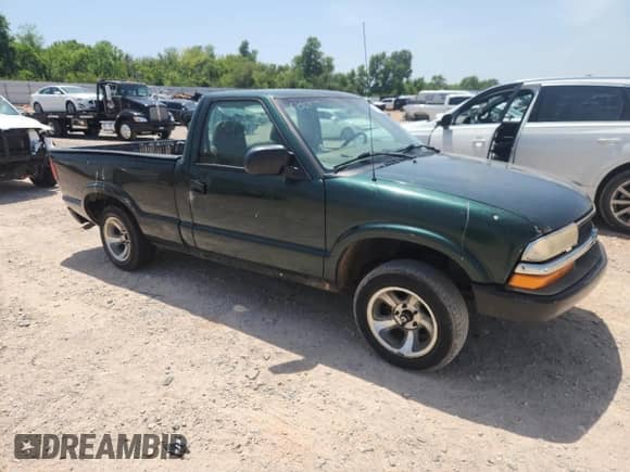 2002 Chevrolet S-10 z VIN 1GCCS14W928179509, wystawiony jako Copart lot #65228405 z przebiegiem Nie podano mil oraz Szkoda całkowita • Salvage title. Historia ofert i sprzedaży dostępna na DreamBid. Obrazek 4.
