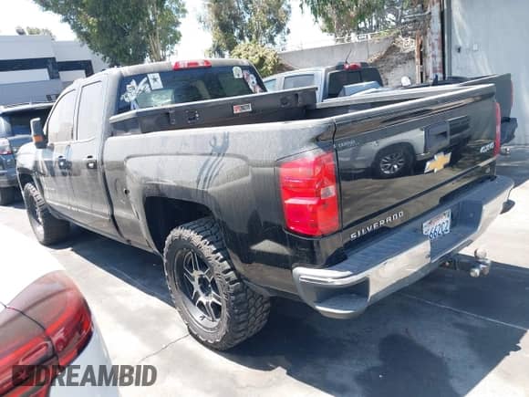 2015 Chevrolet Silverado 1500 LT z VIN 1GCVKREH0FZ195024, wystawiony jako IAAI lot #42761282 z przebiegiem Nie podano mil oraz . Historia ofert i sprzedaży dostępna na DreamBid. Obrazek 3.