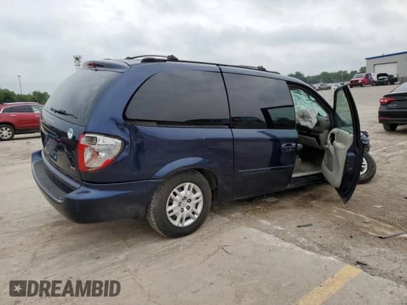 2005 Dodge Caravan SE with VIN 2D4GP24R45R242174, listed as a Copart auction lot 55390344 with 142,188 mi miles and Salvage title. Bid and sale history available at DreamBid. Image 3.