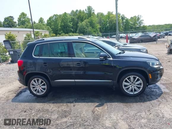 2012 Volkswagen Tiguan SE с VIN WVGBV7AX1CW548133, выставлен на аукционе IAAI как лот 42403164 с пробегом 139 083 миль миль и . История ставок и продаж доступна на DreamBid. Изображение 13.