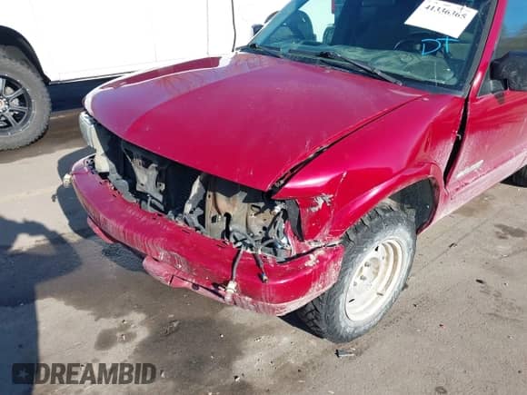 2002 Chevrolet Blazer LS z VIN 1GNCS13WX2K197447, wystawiony jako IAAI lot #41336365 z przebiegiem 196 555 mil mil oraz . Historia ofert i sprzedaży dostępna na DreamBid. Obrazek 6.