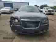 2013 Chrysler 300 S z VIN 2C3CCABT6DH727358, wystawiony jako Copart lot #66343665 z przebiegiem 182 407 mil mil oraz Szkoda całkowita • Salvage title. Historia ofert i sprzedaży dostępna na DreamBid. Obrazek 5.