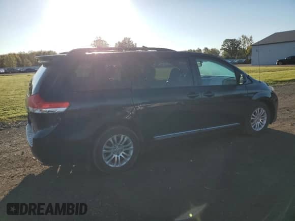 2012 Toyota Sienna XLE with VIN 5TDYK3DC5CS245235, listed as a Copart auction lot 82349425 with 149,275 mi miles and Salvage title. Bid and sale history available at DreamBid. Image 3.