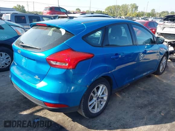 2015 Ford Focus SE z VIN 1FADP3K23FL242002, wystawiony jako IAAI lot #43229105 z przebiegiem 181 919 mil mil oraz . Historia ofert i sprzedaży dostępna na DreamBid. Obrazek 4.