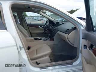 2010 Mercedes-Benz C 300 Sport с VIN WDDGF8BB3AR125040, выставлен на аукционе IAAI как лот 43392392 с пробегом 135 072 миль миль и . История ставок и продаж доступна на DreamBid. Изображение 5.