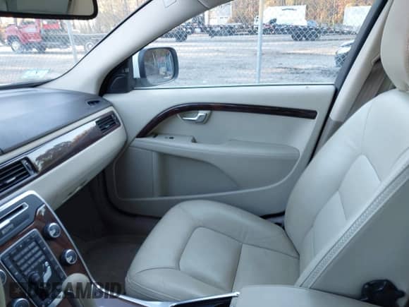 2012 Volvo XC70 T6 z VIN YV4902BZ5C1119267, wystawiony jako IAAI lot #43526347 z przebiegiem 134 945 mil mil oraz . Historia ofert i sprzedaży dostępna na DreamBid. Obrazek 5.