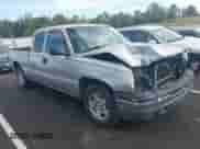 2005 Chevrolet Silverado 1500 LS z VIN 2GCEC19V751152385, wystawiony jako IAAI lot #43360918 z przebiegiem 158 152 mil mil oraz . Historia ofert i sprzedaży dostępna na DreamBid. Obrazek 1.