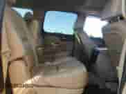 2008 Chevrolet Suburban LTZ z VIN 1GNFK16328R195352, wystawiony jako Copart lot #70376165 z przebiegiem 172 456 mil mil oraz Czysty tytuł • Clean title. Historia ofert i sprzedaży dostępna na DreamBid. Obrazek 11.