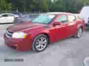 2012 Dodge Avenger R/T z VIN 1C3CDZBG5CN137706, wystawiony jako IAAI lot #42546528 z przebiegiem 107 624 mil mil oraz . Historia ofert i sprzedaży dostępna na DreamBid. Obrazek 2.