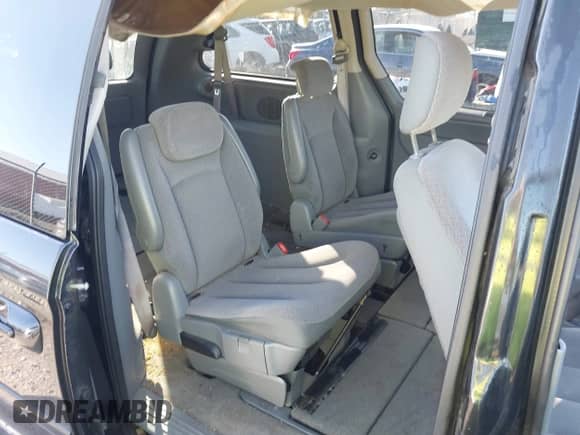 2007 Dodge Grand Caravan SXT with VIN 2D4GP44L57R306765, listed as a IAAI auction lot 43345812 with 175,291 mi miles and . Bid and sale history available at DreamBid. Image 8.