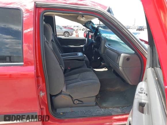 2005 Chevrolet Silverado 1500 LS z VIN 2GCEC13T551361034, wystawiony jako IAAI lot #43238600 z przebiegiem 171 902 mil mil oraz . Historia ofert i sprzedaży dostępna na DreamBid. Obrazek 5.