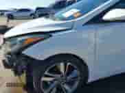 2016 Hyundai Elantra SE z VIN 5NPDH4AE2GH734504, wystawiony jako IAAI lot #43103164 z przebiegiem Nie podano mil oraz . Historia ofert i sprzedaży dostępna na DreamBid. Obrazek 18.