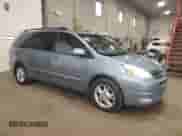 2005 Toyota Sienna XLE z VIN 5TDZA22C85S264451, wystawiony jako Copart lot #87071155 z przebiegiem 256 535 mil mil oraz Czysty tytuł • Clean title. Historia ofert i sprzedaży dostępna na DreamBid. Obrazek 4.