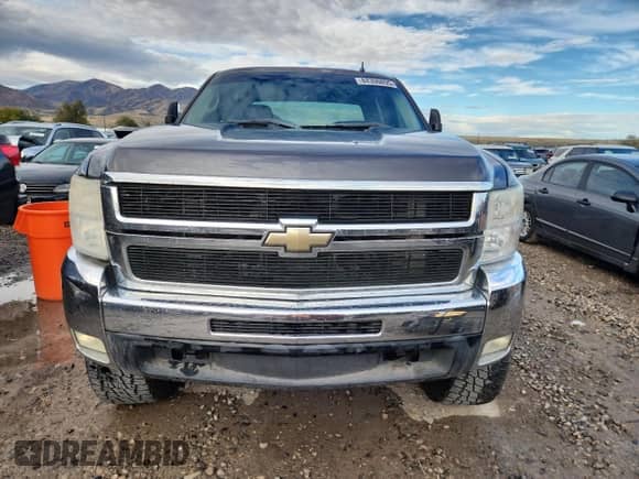 2010 Chevrolet Silverado 2500HD LT z VIN 1GC4KXB66AF133737, wystawiony jako Copart lot #84300895 z przebiegiem Nie podano mil oraz Szkoda całkowita • Salvage title. Historia ofert i sprzedaży dostępna na DreamBid. Obrazek 5.