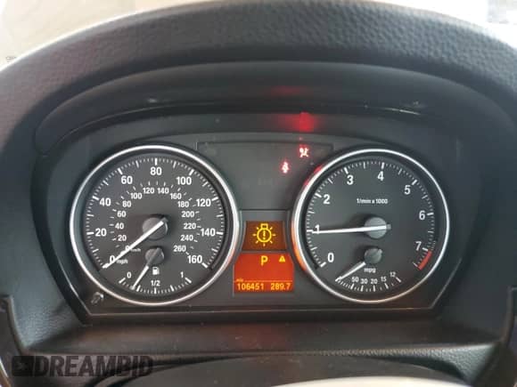 2011 BMW 3 Series 328i xDrive с VIN WBAPK7G56BNN78299, выставлен на аукционе Copart как лот 81883875 с пробегом 106 451 миль миль и Списание • Salvage title. История ставок и продаж доступна на DreamBid. Изображение 9.