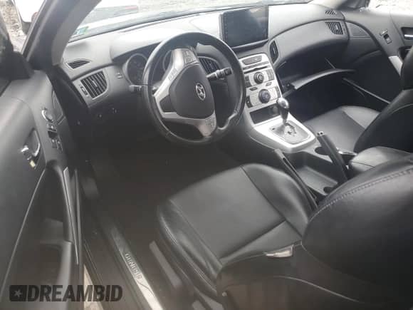 2010 Hyundai Genesis Coupe Track с VIN KMHHU6KH6AU013189, выставлен на аукционе Copart как лот 61177785 с пробегом Не указан миль и Списание • Salvage title. История ставок и продаж доступна на DreamBid. Изображение 8.