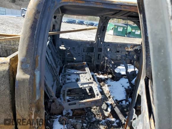 2002 Chevrolet Silverado 2500HD LS z VIN 1GCHK23G62F146890, wystawiony jako Copart lot #48225525 z przebiegiem Nie podano mil oraz Nie do naprawy • Non repairable. Historia ofert i sprzedaży dostępna na DreamBid. Obrazek 10.