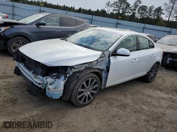 2015 Volvo S60 T6 Drive-E with VIN YV149MFK8F1345555, listed as a Copart auction lot 44394993 with 109,255 mi miles and . Bid and sale history available at DreamBid. Image 1.