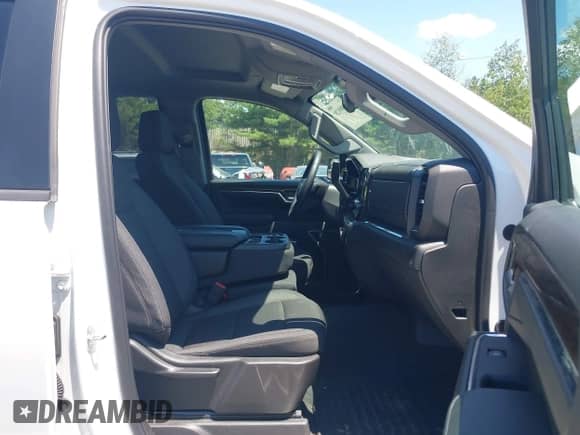 2024 Chevrolet Silverado 1500 LT z VIN 1GCPDDEK9RZ156065, wystawiony jako IAAI lot #42589120 z przebiegiem 11 299 mil mil oraz . Historia ofert i sprzedaży dostępna na DreamBid. Obrazek 5.