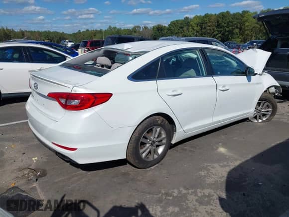 2017 Hyundai Sonata 2.4L z VIN 5NPE24AF7HH594935, wystawiony jako IAAI lot #43383386 z przebiegiem Nie podano mil oraz . Historia ofert i sprzedaży dostępna na DreamBid. Obrazek 4.