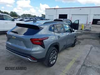 2025 Chevrolet Trax LT with VIN KL77LHEPXSC202479, listed as a IAAI auction lot 43510381 with 13,984 mi miles and . Bid and sale history available at DreamBid. Image 4.