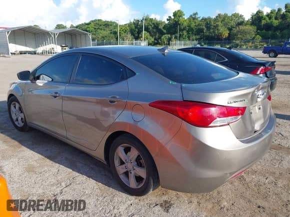 2012 Hyundai Elantra GLS z VIN 5NPDH4AE8CH069523, wystawiony jako IAAI lot #42936813 z przebiegiem 139 616 mil mil oraz . Historia ofert i sprzedaży dostępna na DreamBid. Obrazek 3.