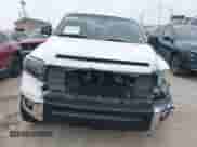 2017 Toyota Tundra SR5 z VIN 5TFEW5F14HX220598, wystawiony jako IAAI lot #42244935 z przebiegiem 95 617 mil mil oraz . Historia ofert i sprzedaży dostępna na DreamBid. Obrazek 13.