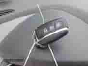 2014 Hyundai Santa Fe z VIN 5XYZUDLBXEG210414, wystawiony jako IAAI lot #43290355 z przebiegiem 132 888 mil mil oraz . Historia ofert i sprzedaży dostępna na DreamBid. Obrazek 11.