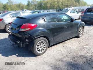 2013 Hyundai Veloster w/Black Int z VIN KMHTC6AD2DU150873, wystawiony jako IAAI lot #42234776 z przebiegiem 192 117 mil mil oraz . Historia ofert i sprzedaży dostępna na DreamBid. Obrazek 4.
