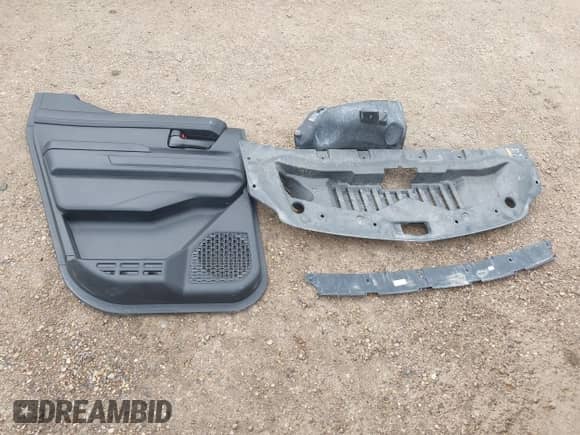 2024 Toyota Tacoma SR5 z VIN 3TYKB5FN8RT006646, wystawiony jako IAAI lot #42552787 z przebiegiem 23 870 mil mil oraz . Historia ofert i sprzedaży dostępna na DreamBid. Obrazek 12.