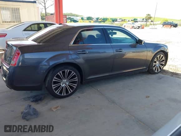 2013 Chrysler 300 S z VIN 2C3CCABG3DH561643, wystawiony jako IAAI lot #42641476 z przebiegiem 220 674 mil mil oraz . Historia ofert i sprzedaży dostępna na DreamBid. Obrazek 14.