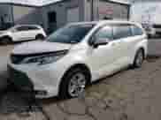 2021 Toyota Sienna Limited z VIN 5TDZSKFC8MS004959, wystawiony jako Copart lot #60441665 z przebiegiem 62 494 mil mil oraz Szkoda całkowita • Salvage title. Historia ofert i sprzedaży dostępna na DreamBid. Obrazek 1.