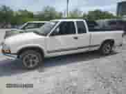 2000 Chevrolet S-10 LS с VIN 1GCCS19W3Y8247126, выставлен на аукционе Copart как лот 50812224 с пробегом 268 415 миль миль и Списание • Salvage title. История ставок и продаж доступна на DreamBid. Изображение 1.