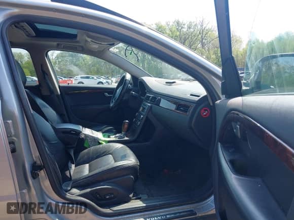 2010 Volvo XC70 3.0T с VIN YV4992BZ6A1084760, выставлен на аукционе IAAI как лот 42071652 с пробегом 175 730 миль миль и . История ставок и продаж доступна на DreamBid. Изображение 5.