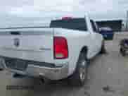 2018 Ram 1500 Big Horn z VIN 1C6RR7GT8JS311940, wystawiony jako IAAI lot #41313507 z przebiegiem 116 678 mil mil oraz . Historia ofert i sprzedaży dostępna na DreamBid. Obrazek 4.