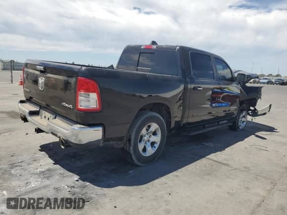 2019 Ram 1500 Big Horn z VIN 1C6SRFFTXKN668534, wystawiony jako Copart lot #68042625 z przebiegiem 102 972 mil mil oraz Szkoda całkowita • Salvage title. Historia ofert i sprzedaży dostępna na DreamBid. Obrazek 3.