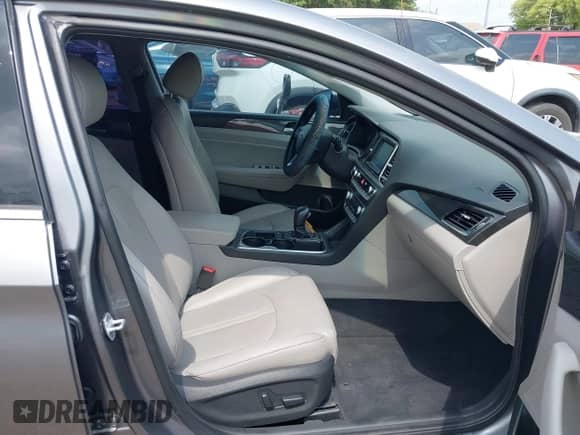 2018 Hyundai Sonata Limited with VIN 5NPE34AF4JH645472, listed as a IAAI auction lot 42090456 with 92,253 mi miles and . Bid and sale history available at DreamBid. Image 5.