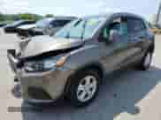 2020 Chevrolet Trax LS z VIN KL7CJKSB5LB353103, wystawiony jako Copart lot #62778665 z przebiegiem 37 187 mil mil oraz Szkoda całkowita • Salvage title. Historia ofert i sprzedaży dostępna na DreamBid. Obrazek 1.