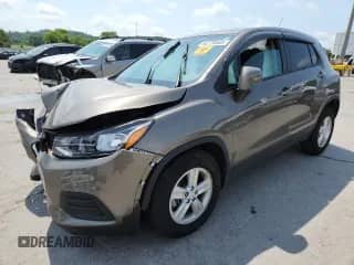 2020 Chevrolet Trax LS с VIN KL7CJKSB5LB353103, выставлен на аукционе Copart как лот 62778665 с пробегом 37 187 миль миль и Списание • Salvage title. История ставок и продаж доступна на DreamBid. Изображение 1.
