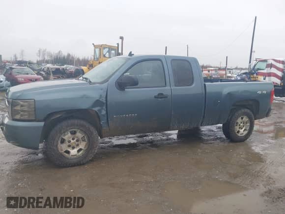 2011 Chevrolet Silverado 1500 LT z VIN 1GCRKSE32BZ174778, wystawiony jako IAAI lot #43409106 z przebiegiem 169 793 mil mil oraz . Historia ofert i sprzedaży dostępna na DreamBid. Obrazek 14.