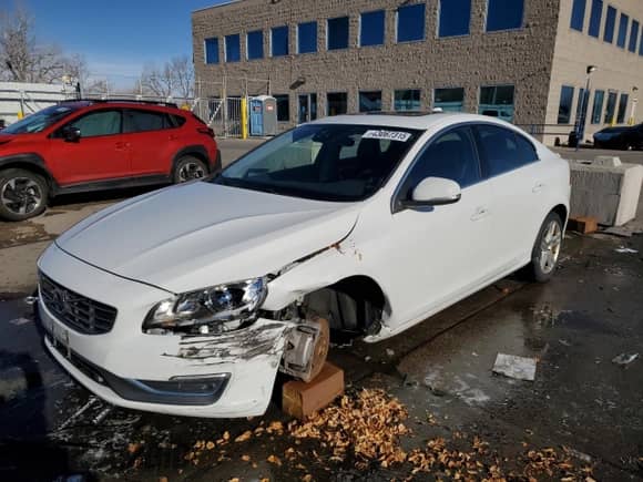 2015 Volvo S60 T5 Premier с VIN YV1612TK9F1347954, выставлен на аукционе Copart как лот 43067315 с пробегом 73 474 миль миль и Списание • Salvage title. История ставок и продаж доступна на DreamBid. Изображение 1.