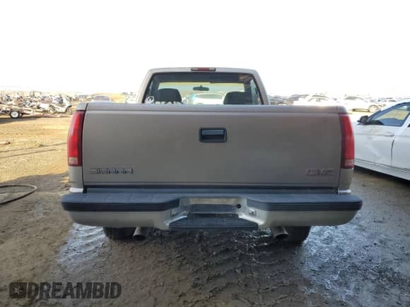 1998 GMC Sierra 1500 z VIN 1GTEC14M7WZ530213, wystawiony jako Copart lot #84455644 z przebiegiem 139 904 mil mil oraz Czysty tytuł • Clean title. Historia ofert i sprzedaży dostępna na DreamBid. Obrazek 6.