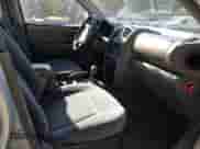 2004 Hyundai Santa Fe GLS z VIN KM8SC73DX4U769395, wystawiony jako IAAI lot #43375435 z przebiegiem 106 958 mil mil oraz . Historia ofert i sprzedaży dostępna na DreamBid. Obrazek 5.