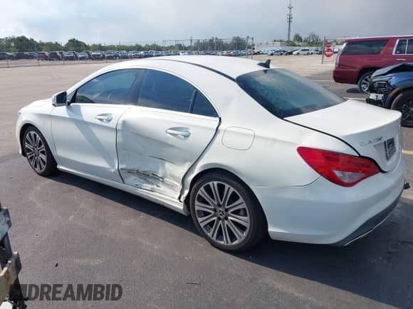 2018 Mercedes-Benz CLA 250 с VIN WDDSJ4EB0JN586457, выставлен на аукционе IAAI как лот 43046695 с пробегом 103 409 миль миль и . История ставок и продаж доступна на DreamBid. Изображение 3.