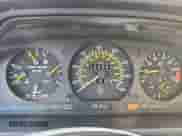 1987 Mercedes-Benz 300 E z VIN WDBEA30D6HA563520, wystawiony jako Copart lot #80399675 z przebiegiem 128 063 mil mil oraz Czysty tytuł • Clean title. Historia ofert i sprzedaży dostępna na DreamBid. Obrazek 9.